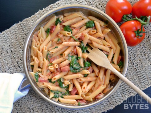 Creamy-Tomato-Spinach-Pasta-pan